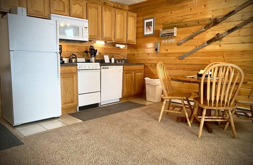 Granby Apartment | Pool~Hot Tubs~Views~Sleeps 4~Studio~Free WiFi~Near RMNP & Winter Park! 18