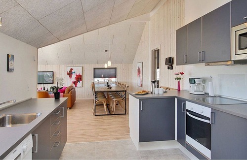 Skastrup House | Pool house on lawn with whirlpool, billiards, table tennis and table football, wireless internet