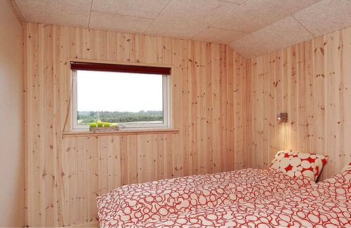 Skastrup House | Pool house on lawn with whirlpool, billiards, table tennis and table football, wireless internet