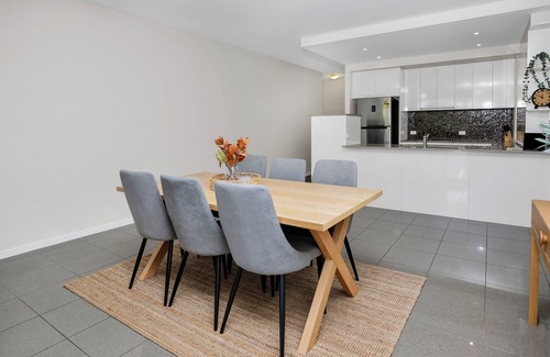 Cairns Central Business District Apartment | Pool View City Centre Apartment 202