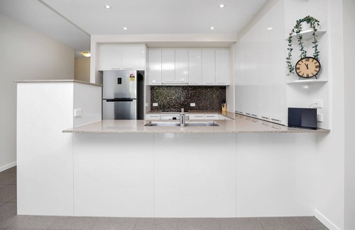 Cairns Central Business District Apartment | Pool View City Centre Apartment 202