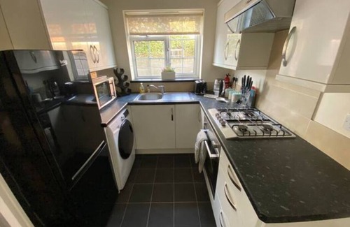 Poole House | Poole, Holes Bay Harbour Nature Reserve - 'Right' next to the water :-) Sleeps 3