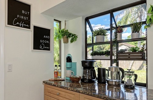 South Venice House | Poolside Oasis with heated pool-7 min to beach-2 King beds