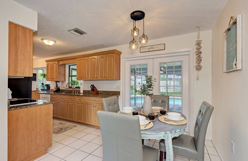 South Venice House | Poolside Oasis with heated pool-7 min to beach-2 King beds