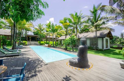 Nyambu Bed & Breakfast | Poolside Room with Lounge in Kaba-Kaba