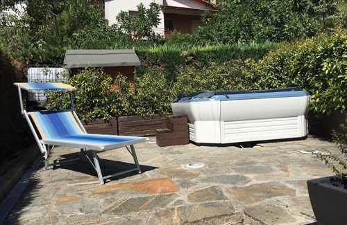 Chiusi della Verna Apartment | POP-ART STYLE APARTMENT WITH RELAXATION AREA AND SPA