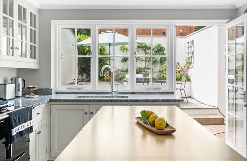 Budleigh Salterton House | Poplar Cottage - a cottage that sleeps 6 guests in 3 bedrooms