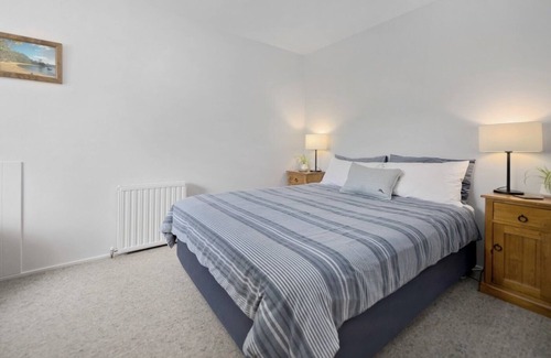 Arrowtown Cabin | Poplar Lodge - large comfortable home, 7 bedrooms. Enjoy the space!