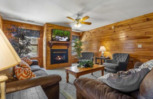 Pigeon Forge Apartment | Poplar Point Condo Unit 12F