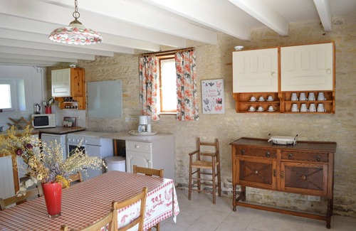 Saint-Pierre-d'Amilly House | Poppies gite with 3 bedrooms for 8 people.