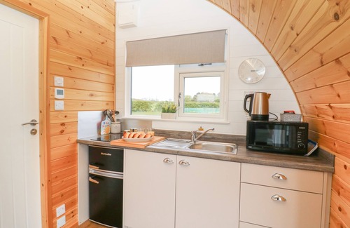 Hornsea Cottage | POPPY, pet friendly, with a garden in Hornsea