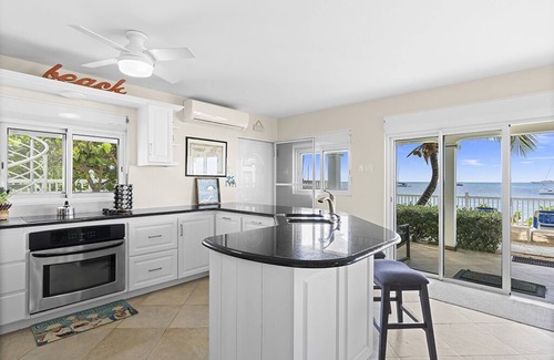 Simpson Bay Condo | Popular Beachfront Condo directly on Simpson Bay beach in St. Maarten
