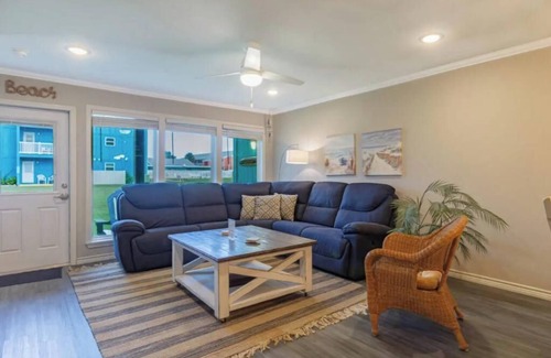 Port Aransas Condo | Port Aransas Vacation Rental 2-bedroom condo