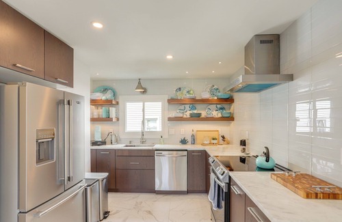 Port Clinton Cottage | Port Clinton Home w/Lake View - Walk to Beach!