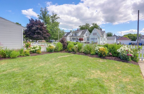 Port Clinton Cottage | Port Clinton Home w/Lake View - Walk to Beach!