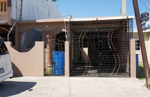 Caribbean Estates House | Portmore Peaceful Stay n3BR House in Greater Portmore With AC and Hot water