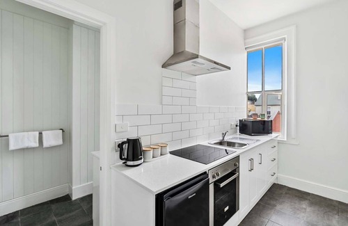 Battery Point Apartment | Portsea Place Hobart - designer studio + parking