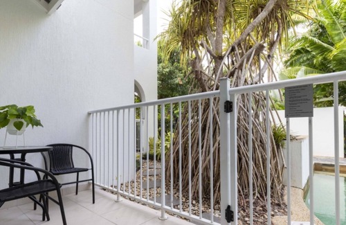 Port Douglas Apartment | Portsea Swimout - Prime Location + Pool Bar