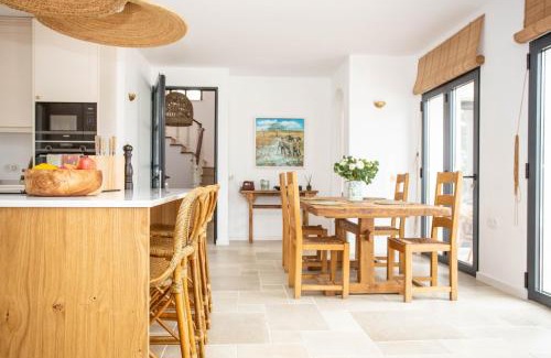 Lagoa e Carvoeiro Villa | Portuguese Villa close to Carvoeiro with 5 Bedrooms, Pool, Tennis Court and close to Beach