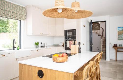 Lagoa e Carvoeiro Villa | Portuguese Villa close to Carvoeiro with 5 Bedrooms, Pool, Tennis Court and close to Beach