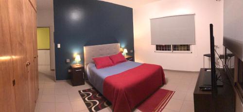 Lujan de Cuyo House | Posada Las Praderas con Piscina - Habitación con Baño en suite - Zona entre bodegas y viñedos