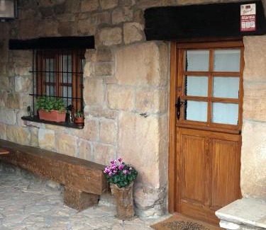 Valderredible Hotel | Posada Los Vallucos