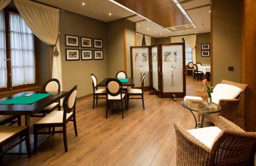 Arevalo Hotel | Posada Real Los Cinco Linajes