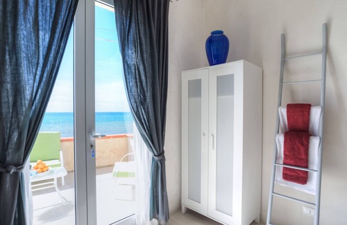Cava dʼAliga Villa | Poseidone, seafront villa with private pool in Cava d'Aliga (Scicli)