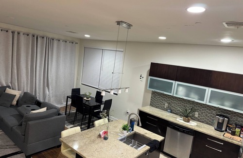 East Orange Apartment | Posh 2BR/2BA King Bed! Free Parking! 30 Min to NYCnn