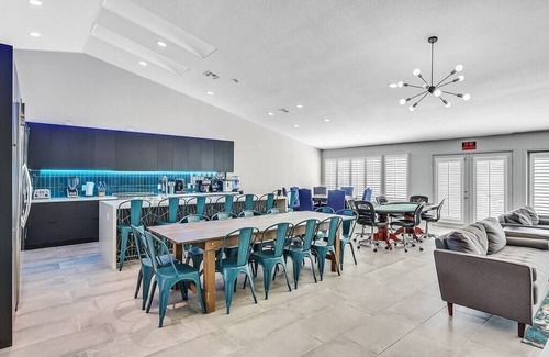 Spring Valley House | Posh Villa 8 Bdr X 5 Bth 16 Bds