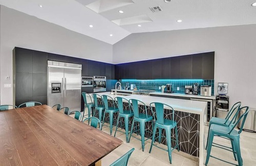 Spring Valley House | Posh Villa 8 Bdr X 5 Bth 16 Bds