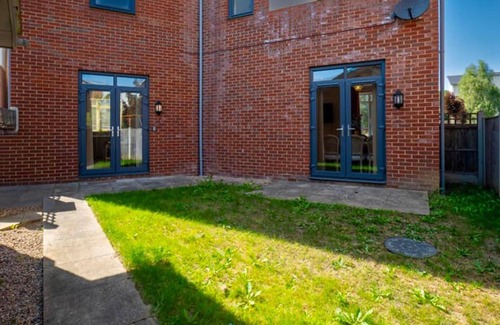 Bletchley House | Posh Wetheringsett in Milton Keynes