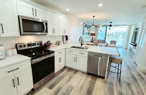 Jupiter Bay Condo | POSHPADZ Villa Del Sol Walk to Jupiter Beach