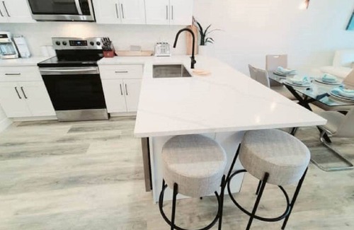 Jupiter Bay Condo | POSHPADZ Villa Del Sol Walk to Jupiter Beach