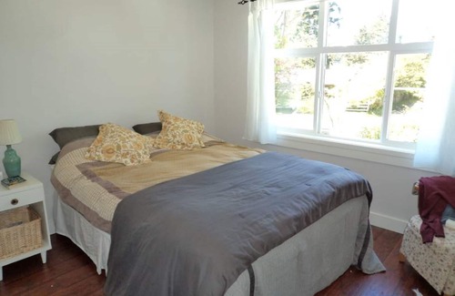 Regional District of Nanaimo House | Potters View Guesthouse, Parksville