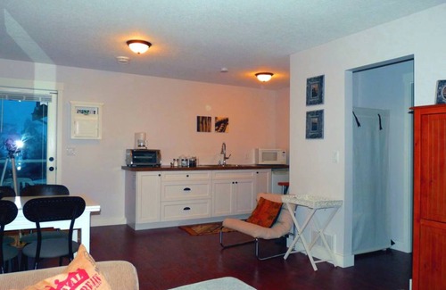 Regional District of Nanaimo House | Potters View Guesthouse, Parksville