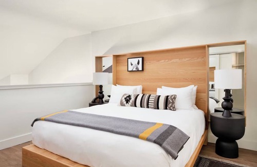 Teton Village Hotel | Powder Hound Loft | King + Queen Sofa Sleeper at Gravity Haus Jackson Hole