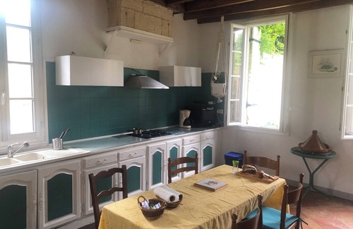 Lagorce House | Près ST EMILION Gîte 4 à 7 personnes 2 à 4 ch CLIM WIFI PISCINE JARDIN TERRASSE