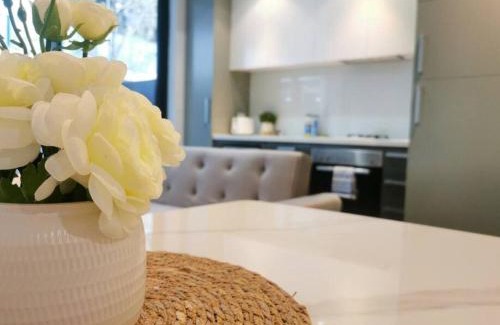 Prahran Apartment | PR126-1 BR Comfy Stay Next to Station with FREE Parking