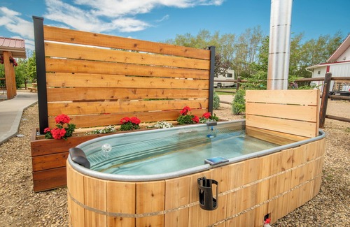 Stettler Cabin | Prairie Junction Cabins Stettler