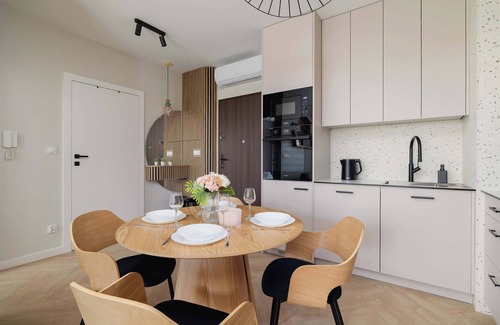 Warszawskie Apartment | Prandoty 10C Cozy Apartment with Balcony & Parking in Krakow by Noclegi Renters