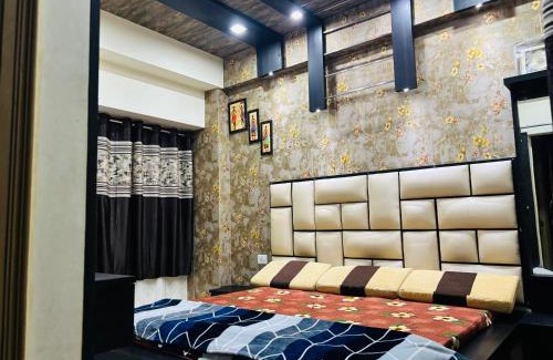 Vrindavan Apartment | Premanand mharaj darsan Vrindavan Dham