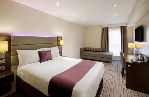 Stevenage Hotel | Premier Inn Stevenage Central