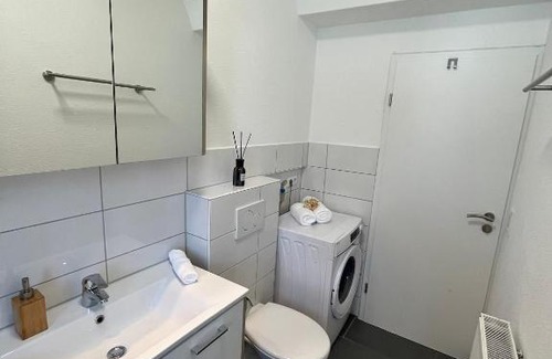 Wasseralfingen Apartment | Premium Apartment 70qm 2 Zimmer Küche, Balkon, Smart TV, WiFi
