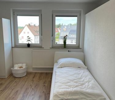 Wasseralfingen Apartment | Premium Apartment 70qm 2 Zimmer Küche, Balkon, Smart TV, WiFi