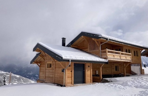 Villarembert Ski Chalet | Premium chalet facing the slopes, 7bedroom, spa, sauna, built in 2023