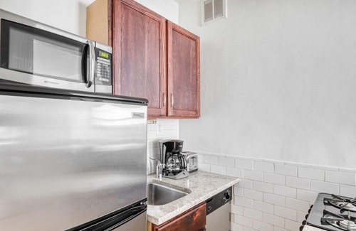 Gold Coast Apartment | Premium Gold Coast 1BR w/Doorman & Gym, 2 blocks to L, by Blueground