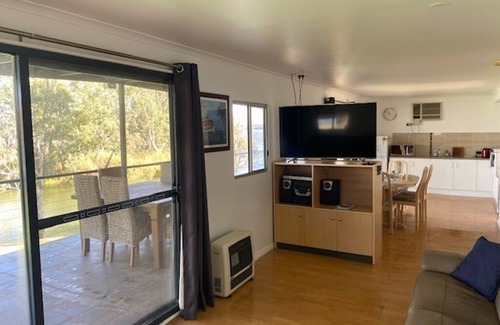 Walker Flat House | Premium Location on the Murray River - Lake Carlet