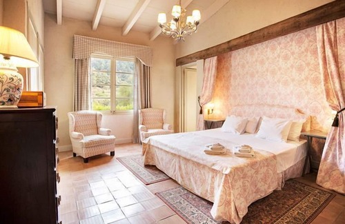 Esporles Bed & Breakfast | *PREMIUM PROPERTY* Beautiful finca with spectacular views and HEATED POOL