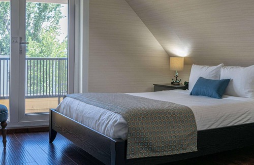 Downtown Kelowna Hotel | Prestige Beach House